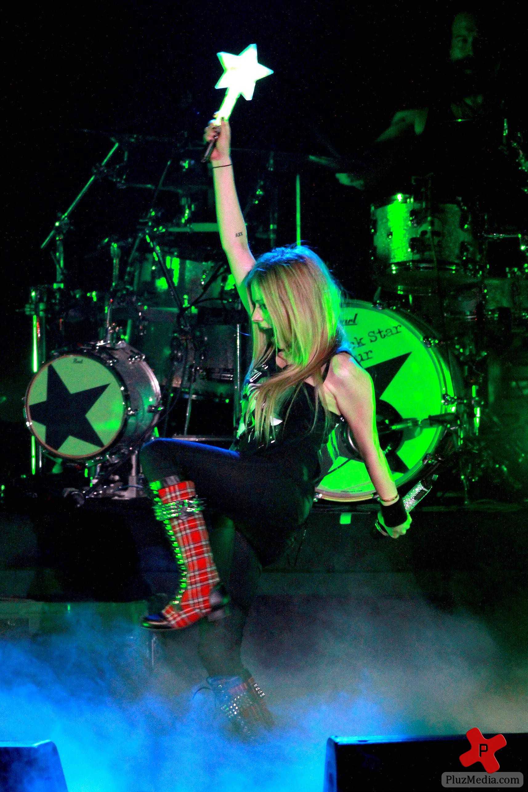 Avril Lavigne performs live during her 'Black Star Tour' photos | Picture 79701